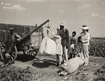 (WOLCOTT; ROTHSTEIN; LEE) A selection of 5 photographs depicting scenes around cotton. 1935-38.